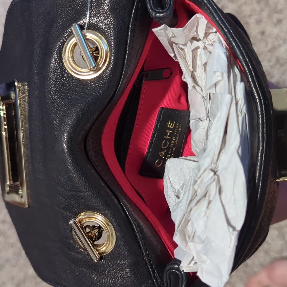Cache Small Crossbody - Picture 6 of 7